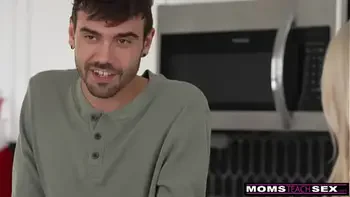 Bunny Madison tells Molly Little, This is so fucked up, but its making me so wet - S18:E9