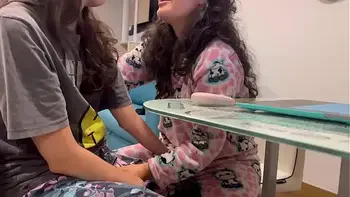 Me tocó la vagina mi amiga en casa de sus padres