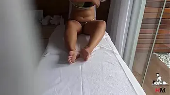 Camera escondida filmou terapeuta passando a mão na paciente novinha - VIDEO REAL