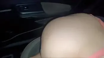 Marido deixou esposa entrar no cine pornô sozinha e voltou toda suja de porra e gozada!