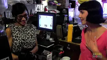 Lesbian photographer seduced a young girl into having sex with her