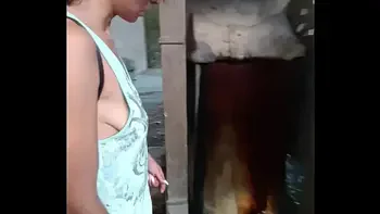 faccio pipi all'aperto in un bagno medievale