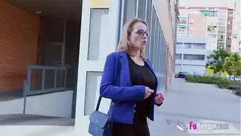 MILF leaves her boring job for an exciting life in porn: Welcome, Lara Cruz!