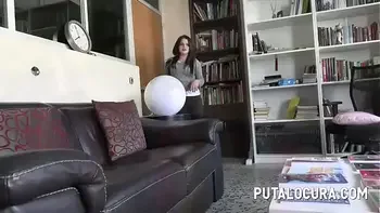 Una inocente chica pillada en la calle, a follar por dinero!