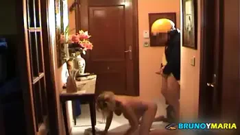 Me Folla el Cartero mientras Mi Marido está en el Trabajo