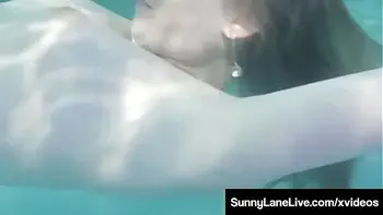 Scuba Sucking Sunny Lane Blows A Dick Underwater!