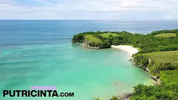 Horny Slut Putri Cinta Gets Fuck by a Big Dick on the beach