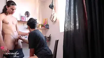 Me atrapa mi primo fumando y me dejó llenar el coño para que no hable - Veronika Boss