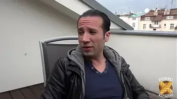 Bamby, magnifique blonde, adore les plans pervers