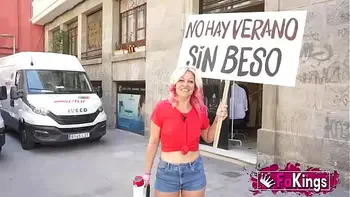 No summer without a kiss! Sandra kisses random dudes in the street and picks one of 'em up