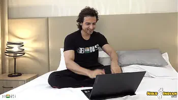 सौतेली माँ ने साड़ी उतारकर जवान लड़के से अपनी चूत और गाँड़ मरवाई