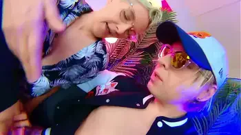 This is how girls love it when guys cuuuuum