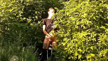 Risky public female masturbation in nature - Girls fly orgasm