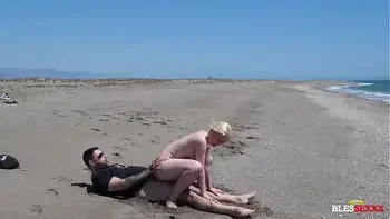Dogging with a stranger on the beach bareback