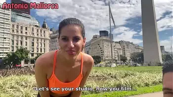 Argentinian Fitness Babe Gets Picked Up