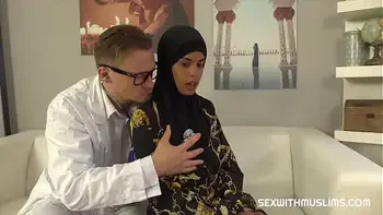 Babe in hijab wants nicer labia