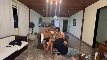 Eu e meus amigos fizemos uma putaria com a gostosa cavalona 3 machos só pra ela será q ela aguentou?