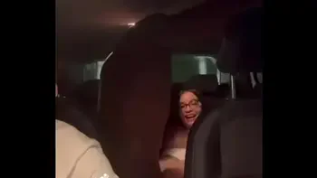 Sentei no pelo na rola do motorista de aplicativo e coloquei meu noivo pra dirigir