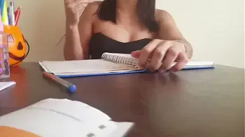 mi hermanastra colombiana mostrando las bragas