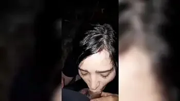 Mis amigos y yo fuimos a pasear y les dije quien quiere una mamada y se los mamé bien mamado full lechita