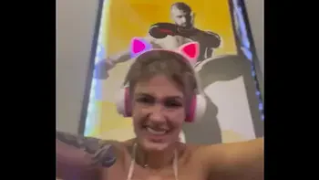 Eu na academia suei tanto mais tanto que minha buceta ficou encharcada fiquei com muito tesão nesse momento! (Escorria pelas pernas ).