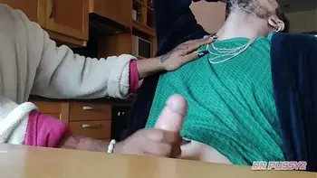 MASTURBEI O MELHOR AMIGO DO MEU MARIDO E DEIXEI ELE FILMAR SEM O CORNO SABER