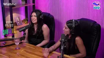 Ela chupou a bucetinha da amiga no estúdio