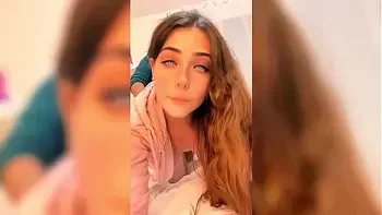 Mi novio me folla lo mejor que puede , pero yo siempre me quedo muy cachonda , me gustan las pollas muy grandes que me revienten el coño , y me hagan gemir como puta