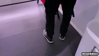 A good French goth gives her nice big ass to stay in the bedroom!!!