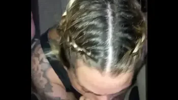 Rubia la chupa bien rico