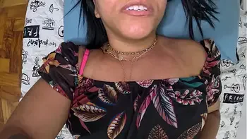 Sai sem calcinha no mercado meu vizinho viu me ajudou e comeu meu cuzinho no pelo sem camisinha