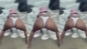 Dei só meu cuzinho para 2 e ainda gozaram dentro