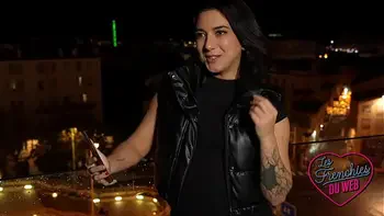 Lena Coxx, brunette coquine qui aime le hard