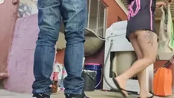 dona de casa recebe técnico enquanto marido esta fora