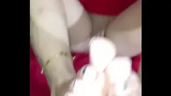 Bastidores da esposa kally cremosa chupando o câmera no meio da gravação de seus conteúdos de humor podrução amadora vídeos caseiro real