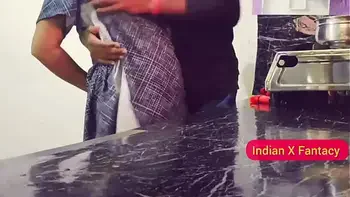 प्लीज अभी नहीं चोदो कोई आ जायेगा।भाभी को कीचन में जबरदस्ती चोदा