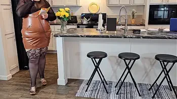 Pizza delivery guy arrived late, so I got very upset and jerked off his cock on the pizza and ate it - kinky BBW, SSBBW, POV, ass worship (big butt, big booty, big ass, huge ass, big tits, big boobs, massive ass, fat pussy)