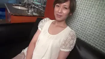 不倫の最中に旦那に電話をかける人妻3 - 本橋知佳 1