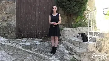 Amandine a très envie de goûter aux femmes