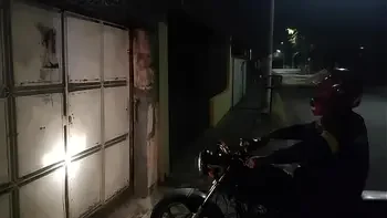 a russah chamou o eletricista para arrumar sua tv e pagou com sexo