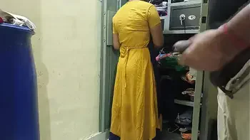 जब घर में साहब हों मेम साहब नही थी तभी नेकर के सात किया सेक्स