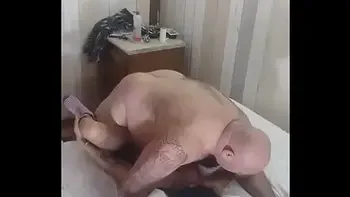 TIUZAO E ESSA  NOVINHA  SEPRE QUER TRANSAR  COM  O  COROA   ELA   GOSTA  DE TOMAR  UMA VARADA  TODOS  OS DIAS