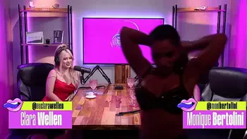 A Loirinha gostosa tirou a roupa no estúdio