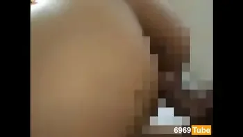 姐姐在睡觉 弟弟看得受不了 把她中出了