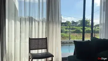 Boss's Daughter tries to Seduce Employee at Villa before Interview