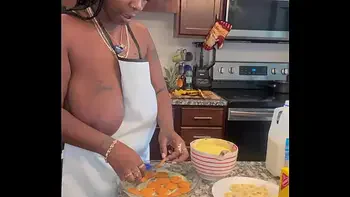 Making banana pudding