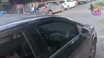 EU VI MINHA ESPOSA DE COLEIRA COM O NEGAO DOTADO E CHEGUEI NA BALADA ELA DEU PRA TODO MUNDO