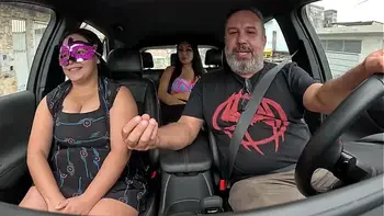 Casada entra na carona escondido do marido enquanto ele está no trabalho - Leticia Gomes