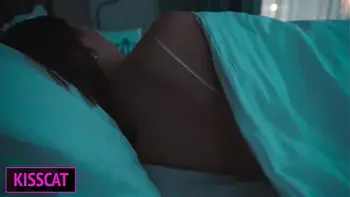 Step son lose keys from the apartment and came to step mom for share bed fucks