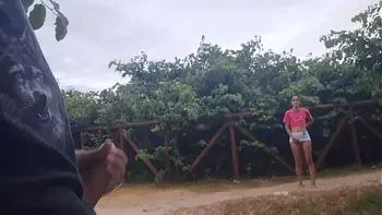 Punheta para safada que passava em público!